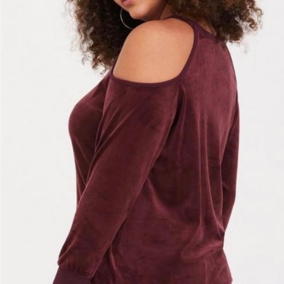NWT Torrid Port Royale (Burgundy) Cold Shoulder Velvet Sweatshirt~3 - Picture 3 of 3